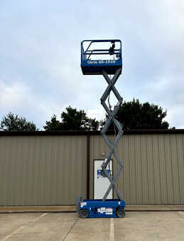 Scissor lift  Genie 1930 (2)