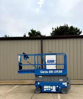 Scissor lift  Genie 1930 (3)