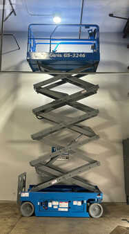 Scissor lift 2005  Genie GS-3246 (2)