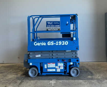 Scissor lift - Genie 1930 (1)