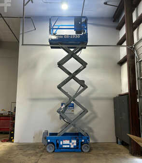 Scissor lift - Genie 1930 (2)