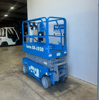 Scissor lift - Genie 1930 (5)