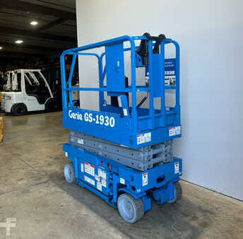 Scissor lift - Genie 1930 (7)