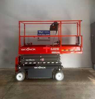 Scissor lift - Sky Jack SJ3219 (3)