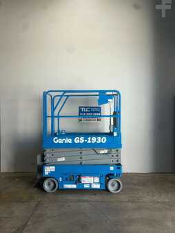 Scissor lift - Genie 1930 (1)