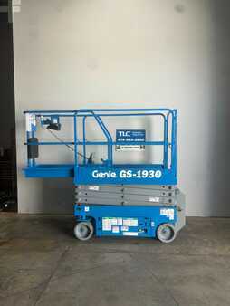 Scissor lift - Genie 1930 (2)