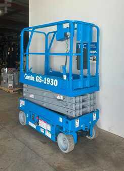 Scissor lift - Genie 1930 (8)