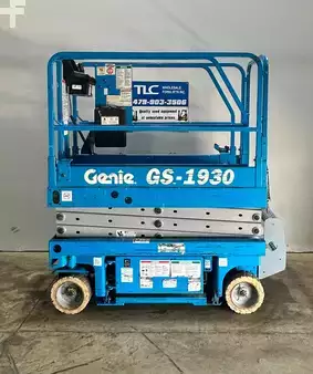 Scissor lift 2002  Genie 1930 (1)
