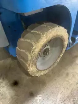 Scissor lift 2002  Genie 1930 (10)