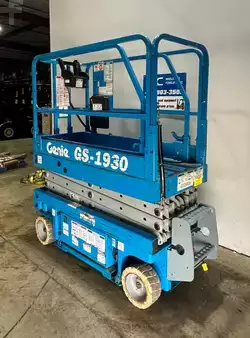 Scissor lift 2002  Genie 1930 (6)