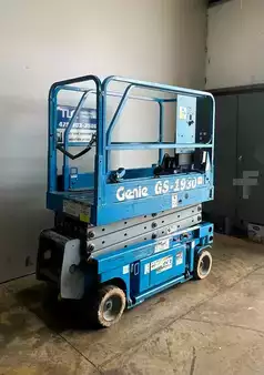 Scissor lift 2002  Genie 1930 (8)