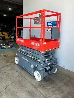 Scissor lift - Sky Jack SJ3219 (5)