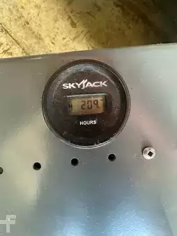 Scissor lift - Sky Jack SJ3219 (7)