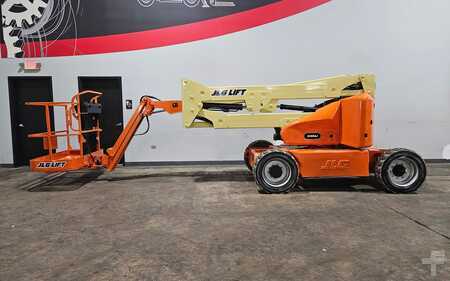 Articulating boom lift 2013 JLG E450AJ (1)