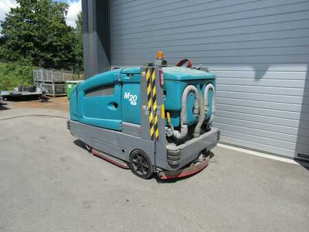 Máquina estregadora aspiradora 2006  Tennant M20 (3)