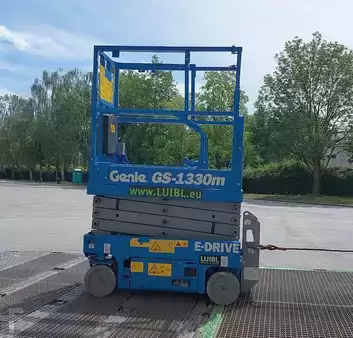 Scissors Lifts 2021  Genie GS 1330, 6m Mini scissor lift electric (1)