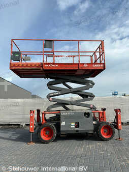 Pracovní plošina s nůžkovým zdvihem 2015  Skyjack SJ6826RT SJ6826 RT SJ 6826 SJ6832 (2)