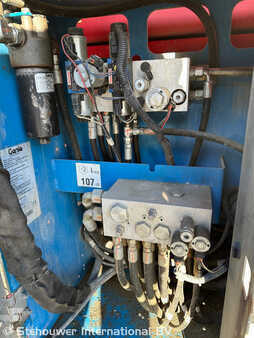 Pracovní plošina s nůžkovým zdvihem 2010  Genie GS3384 ( GS 3384 RT 3390 GS4390 GS3390 4390 GS5390 ) (10)