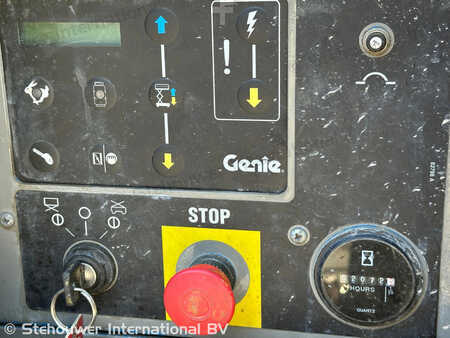 Pracovní plošina s nůžkovým zdvihem 2010  Genie GS3384 ( GS 3384 RT 3390 GS4390 GS3390 4390 GS5390 ) (7)