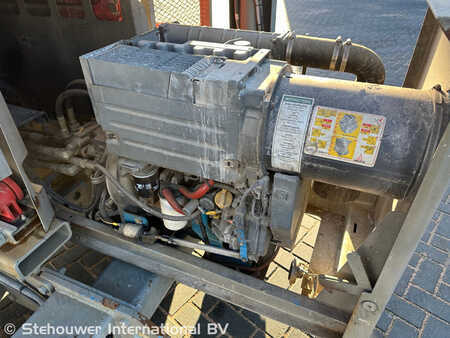 Pracovní plošina s nůžkovým zdvihem 2010  Genie GS3384 ( GS 3384 RT 3390 GS4390 GS3390 4390 GS5390 ) (9)