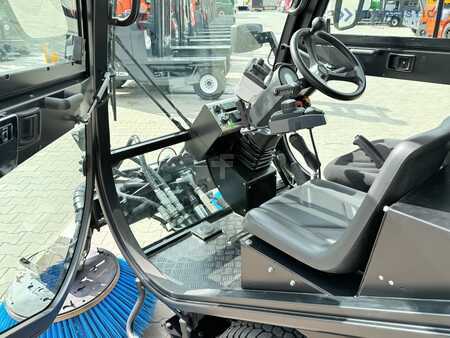 Zametací stroj 2017  Nilfisk Nilfisk City Ranger 3500 – Articulated Municipal Sweeper | Year 2017 | On (14)