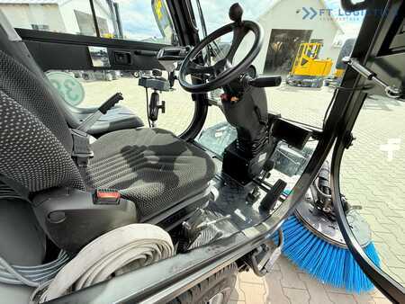 Zametací stroj 2017  Nilfisk Nilfisk City Ranger 3500 – Articulated Municipal Sweeper | Year 2017 | On (24)