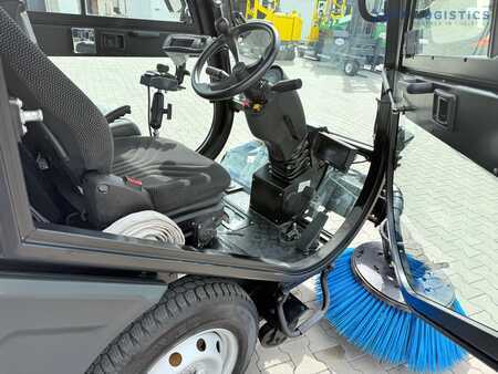 Zametací stroj 2017  Nilfisk Nilfisk City Ranger 3500 – Articulated Municipal Sweeper | Year 2017 | On (34)