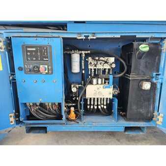 Piattaforme aeree a pantografo 2012  Genie GS-2669RT (14)