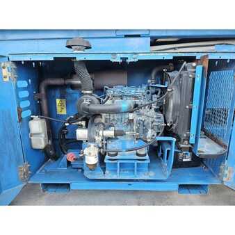 Piattaforme aeree a pantografo 2012  Genie GS-2669RT (15)