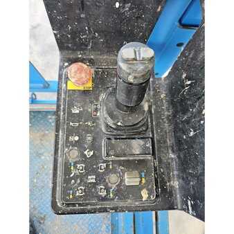 Piattaforme aeree a pantografo 2012  Genie GS-2669RT (6)