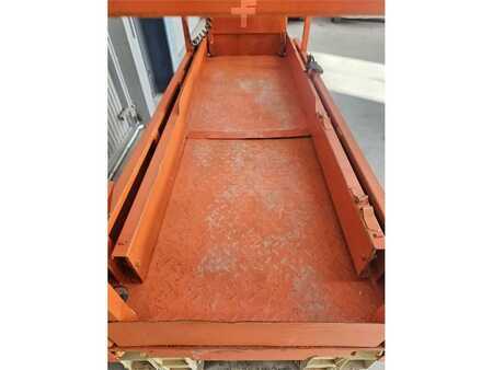 Pracovní plošina s nůžkovým zdvihem - JLG 1930 ES (8)