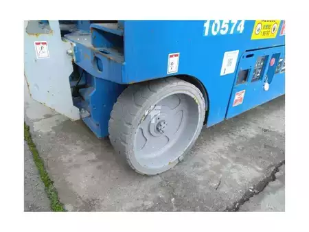 Pracovní plošina s nůžkovým zdvihem - Genie GS-3246 (10)