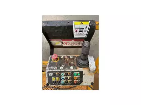 Pracovní plošina s nůžkovým zdvihem - Haulotte COMPACT 10 DX (3)