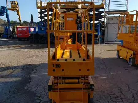 Levantamento tesoura 2011  Haulotte COMPACT 8 (5)