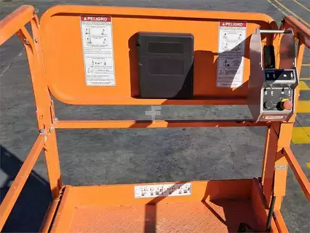 Scissors Lifts - Snorkel S4732E (6)