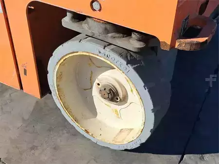 Scissors Lifts - Snorkel S4732E (9)