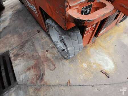 Pracovní plošina s nůžkovým zdvihem - Snorkel S3219E (9)