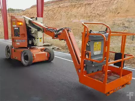 Nacelle articulée - JLG E300AJP (2)