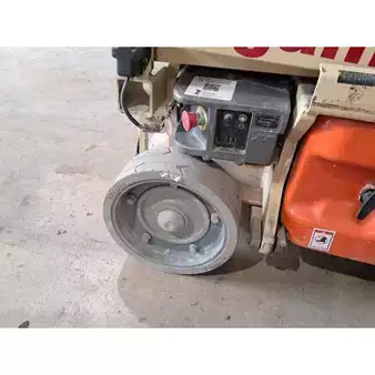 Levantamento tesoura - JLG 1930ES (10)