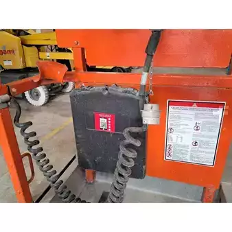 Levantamento tesoura - JLG 1930ES (6)