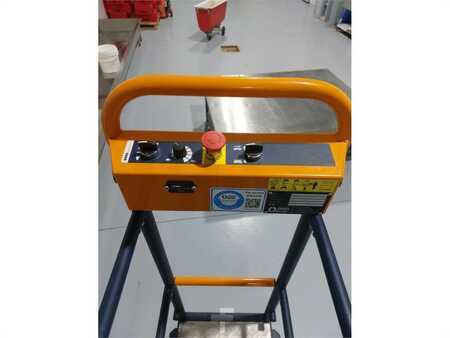 Piattaforme aeree a pantografo - Berg STAR 300 (3)