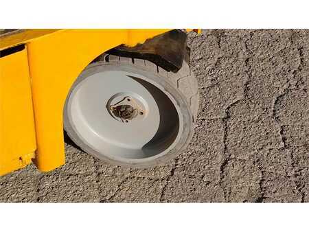 Scherenarbeitsbühne 2011  Haulotte COMPACT 10 (12)