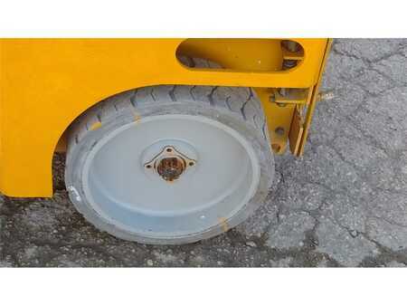 Scherenarbeitsbühne 2011  Haulotte COMPACT 10 (14)