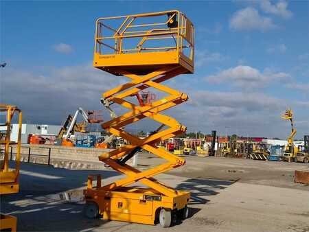 Scherenarbeitsbühne 2011  Haulotte COMPACT 10 (8)