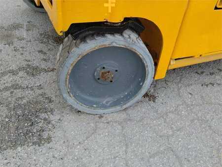 Saksinostimet - Haulotte COMPACT 12 (16)