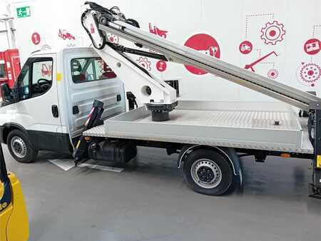 Nacelle sur camion 2023 Iveco SCORPION 1812 (1)