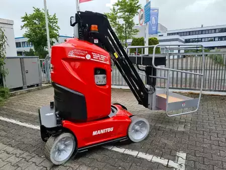 Függöleges emelö emelvény  Manitou 100 VJR (1)