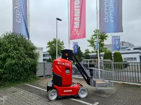 Függöleges emelö emelvény  Manitou 100 VJR (2)