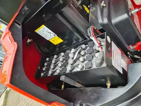 Függöleges emelö emelvény  Manitou 100 VJR (5)