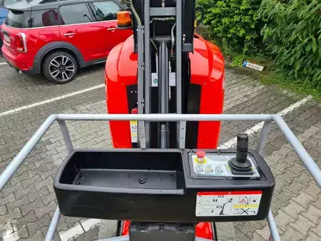 Függöleges emelö emelvény  Manitou 100 VJR (7)